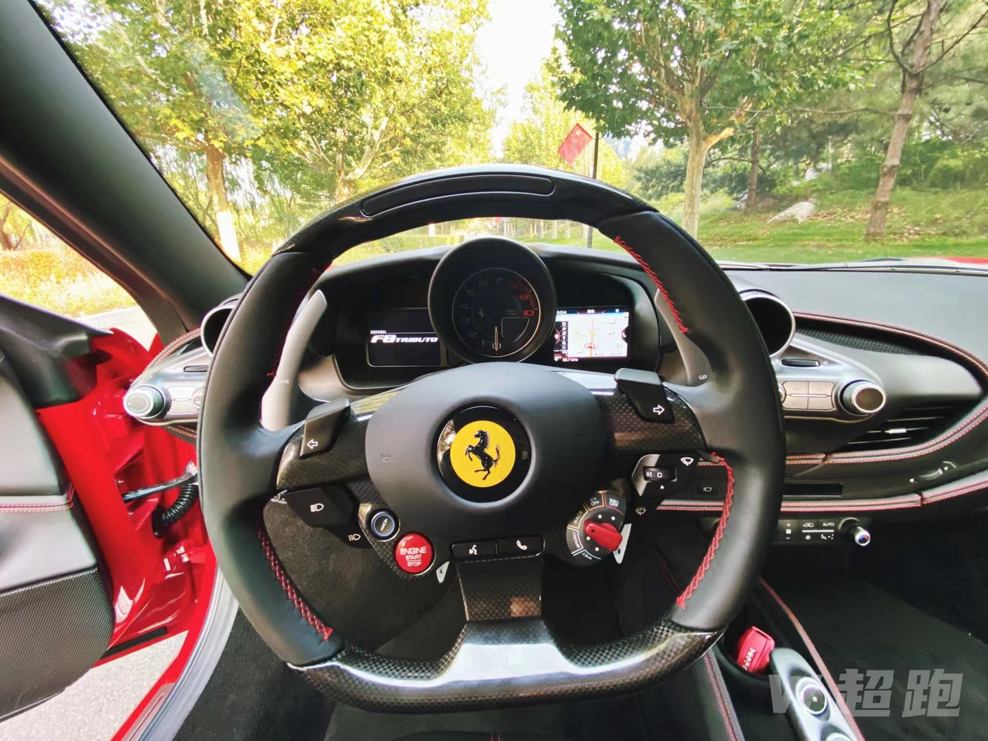 法拉利F8 14000/天 法拉利F8 Tributo车型作为跃马品牌经典双座Berlinetta车型卓越性能的巅峰之作,其采用中后置发动机布局,别具一格。一如其名,致敬法拉利史上最强劲的 V8发动机。